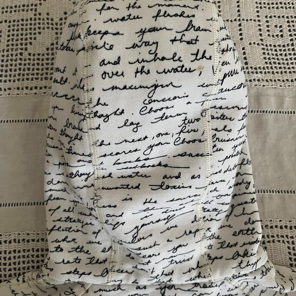 Lululemon Scuba Hoodie II White & Black Manifesto Script size 6 rare - Picture 15 of 16